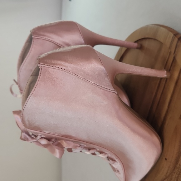 Cupid Pale Pink Lace Up Heels Booties. Size 8 - Picture 4 of 7